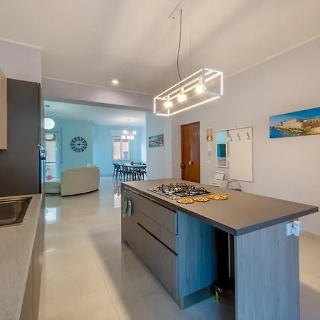 Casa Bella - 3 Baths - Walk To Ortigia